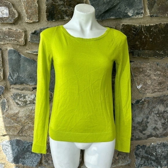 Diane Von Furstenberg Sweaters - Diane von Furstenberg Noa Two-Color Sweater in Pea Green/Black Size Small